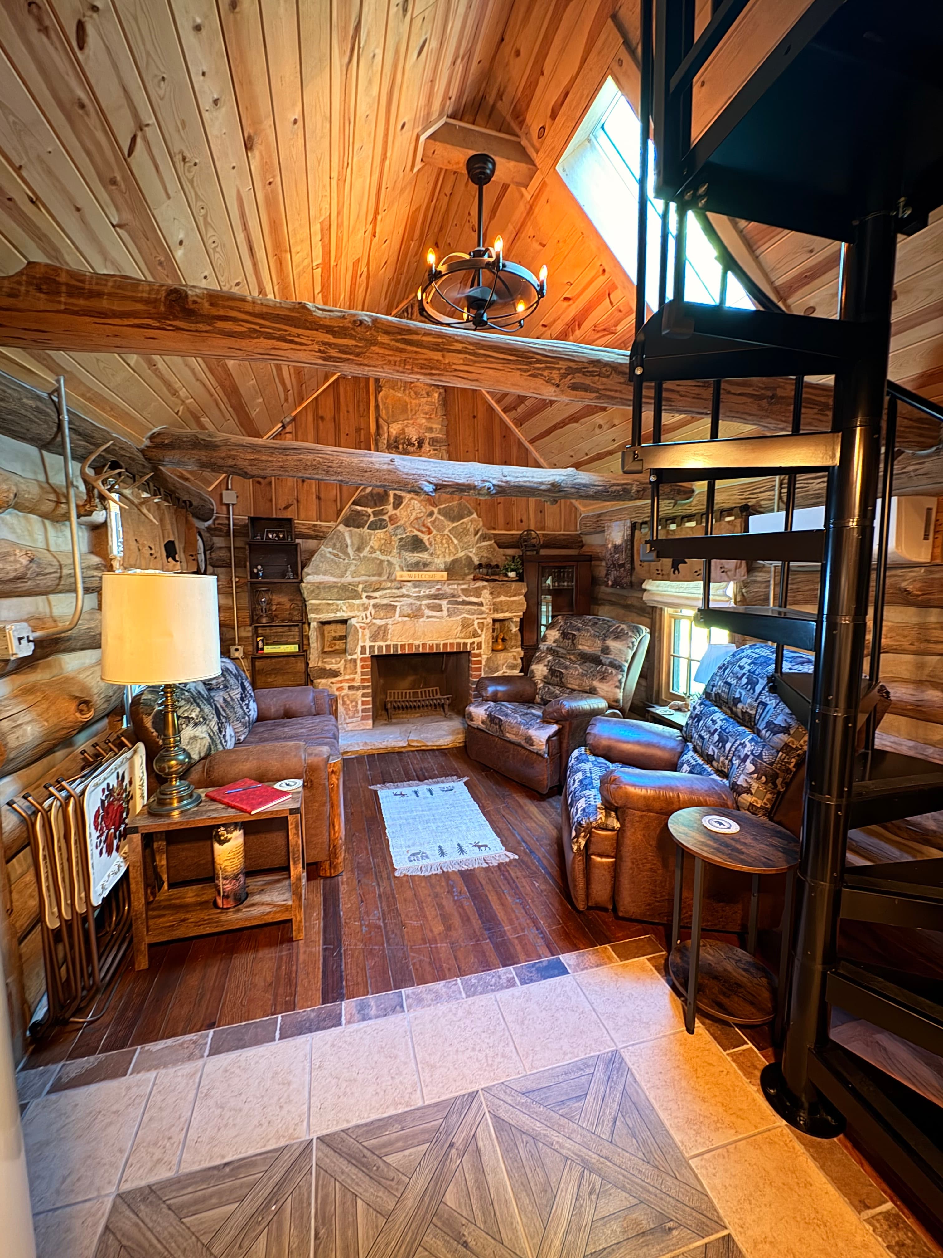 Hogback Log Cabin, property photograph 5